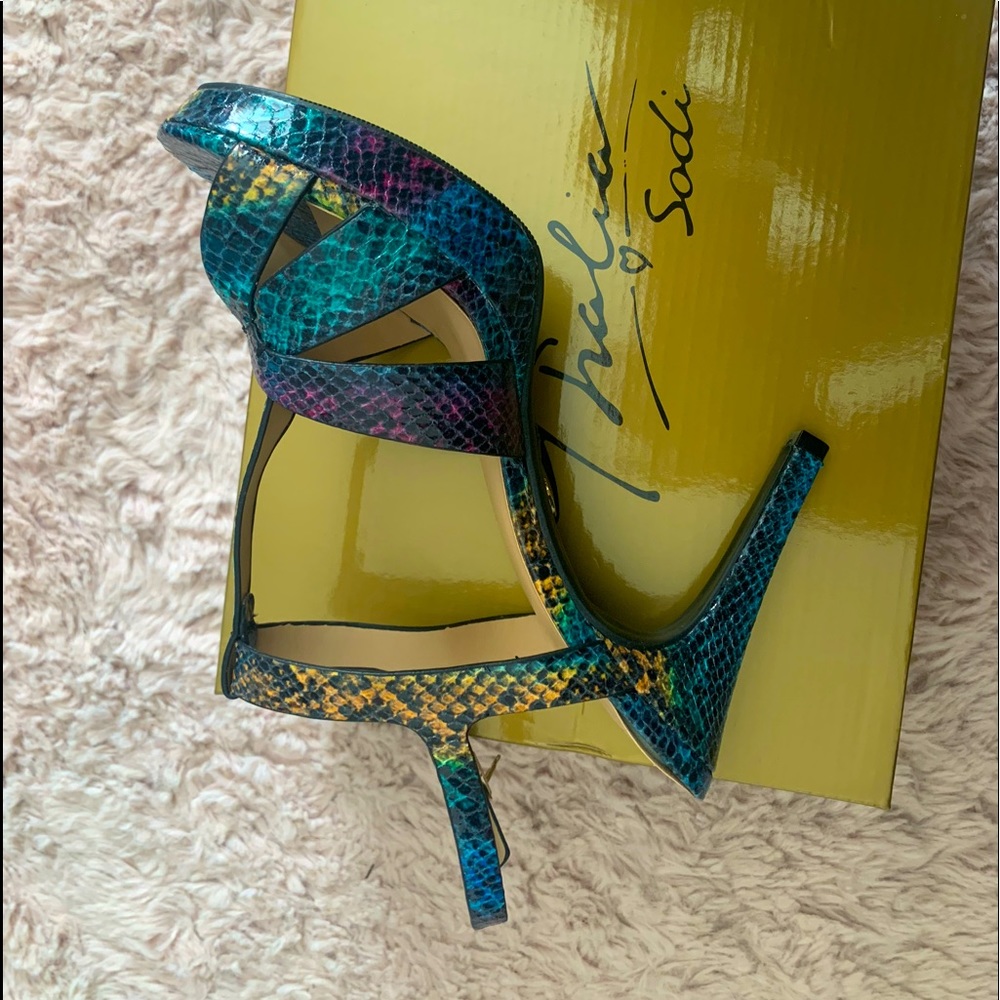 Thalia Sodi multi color snake print t-strap sandals size 9
